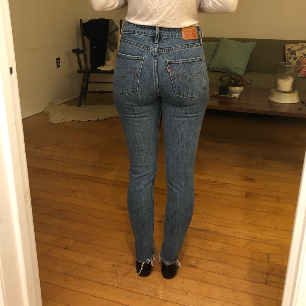 Levi’s high wasted vintage jeans size 27